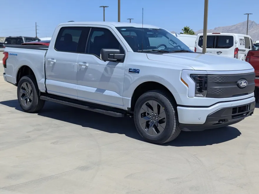 2025 Ford F-150 Lightning photo 1