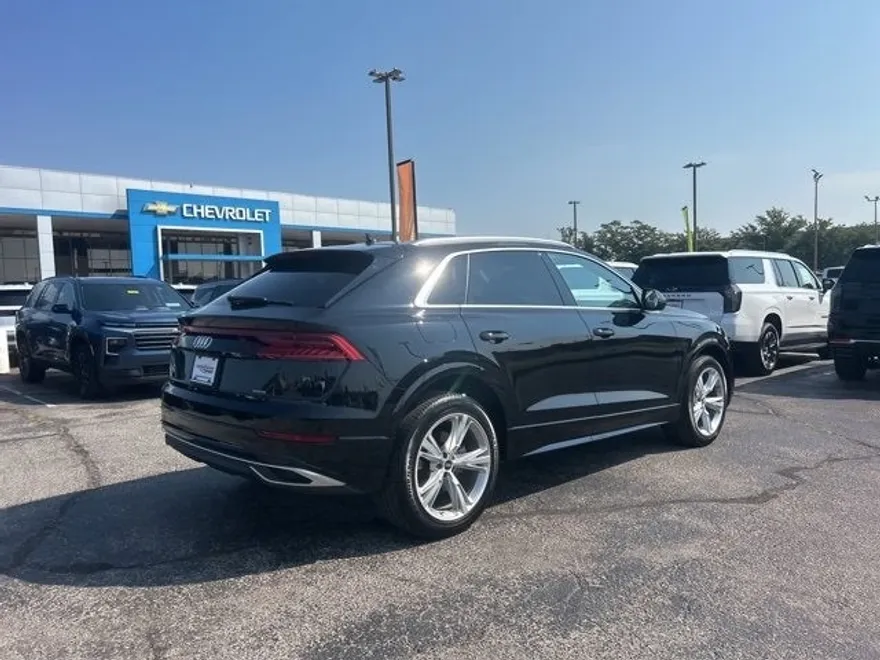2023 Audi Q8 Premium photo 1