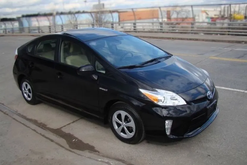 2014 Toyota Prius Four photo 1