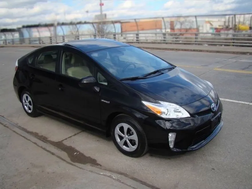 2014 Toyota Prius Four photo 1