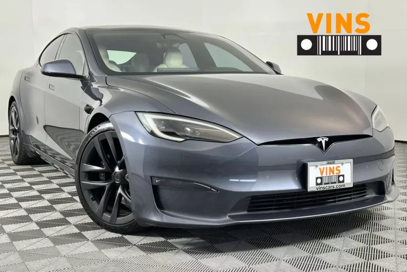 2022 Tesla Model S Plaid photo 1