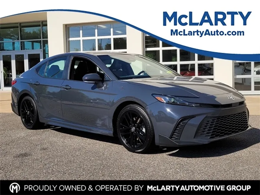 2025 Toyota Camry SE photo 1