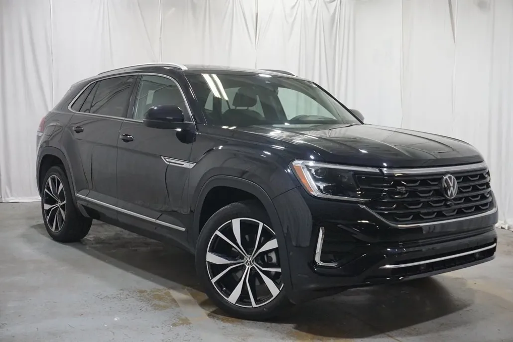 2024 Volkswagen Atlas Cross Sport SEL Premium R-Line photo 1