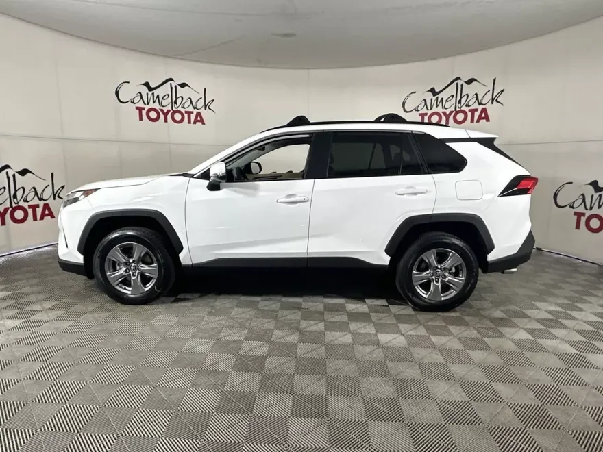 2025 Toyota RAV4 XLE photo 1