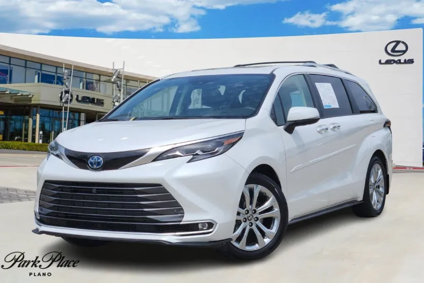 2024 Toyota Sienna Platinum photo 1