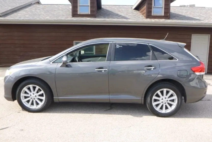2012 Toyota Venza XLE photo 1