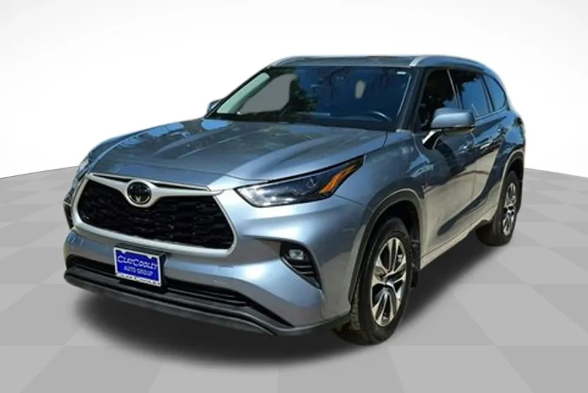 2022 Toyota Highlander XLE photo 1
