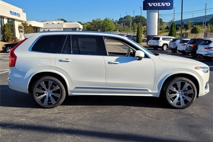 2025 Volvo XC90 T8 Plus photo 1