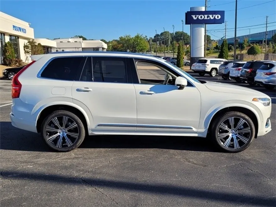 2025 Volvo XC90 T8 Plus photo 1