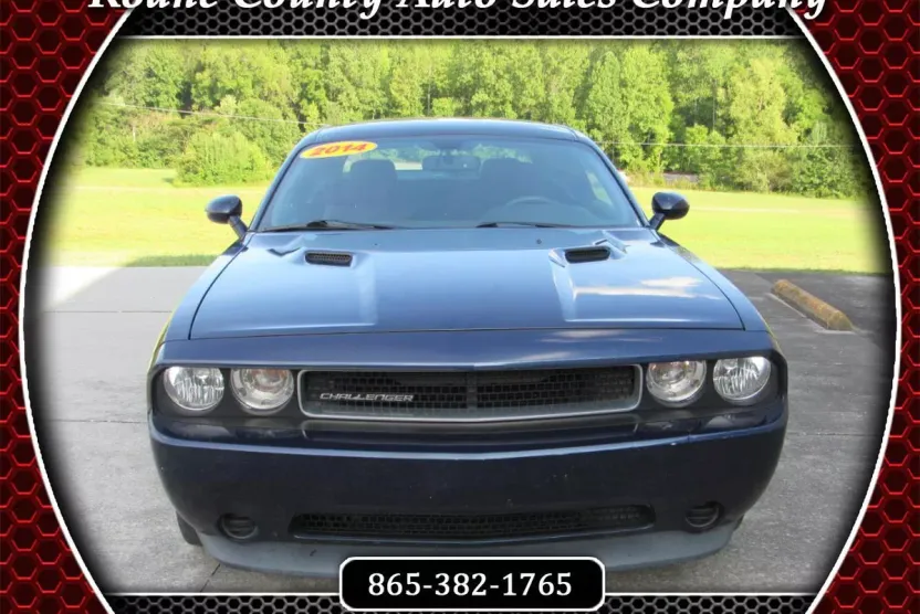 2014 Dodge Challenger SXT photo 1