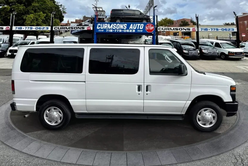 2011 Ford E-150 photo 1