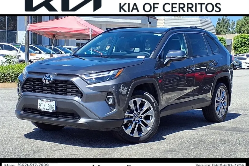 2023 Toyota RAV4 XLE Premium photo 1