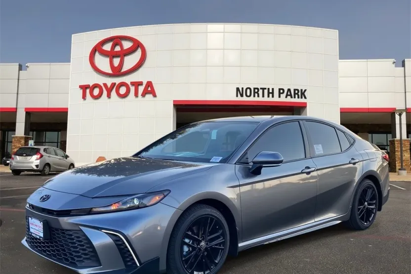 2026 Toyota Camry SE photo 1