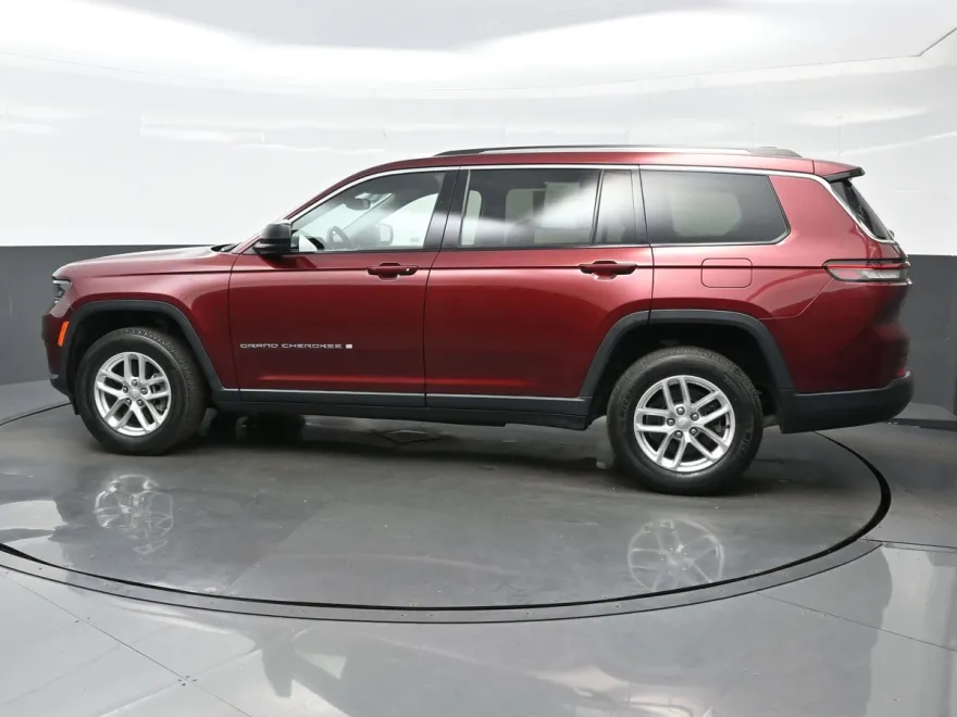 2022 Jeep Grand Cherokee Laredo photo 1