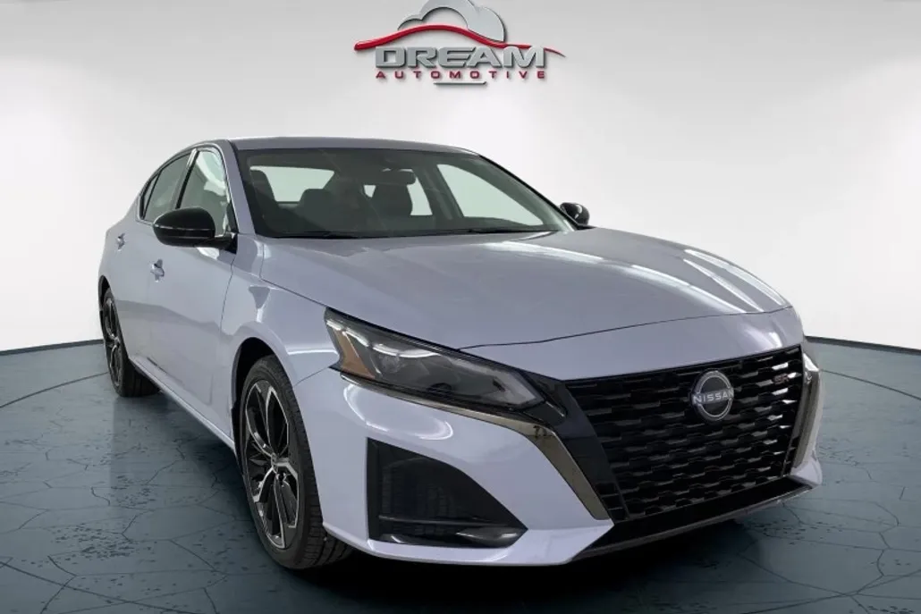 2025 Nissan Altima SR photo 1
