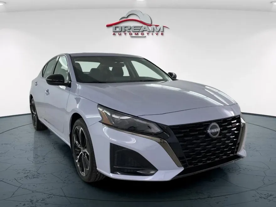 2025 Nissan Altima SR photo 1