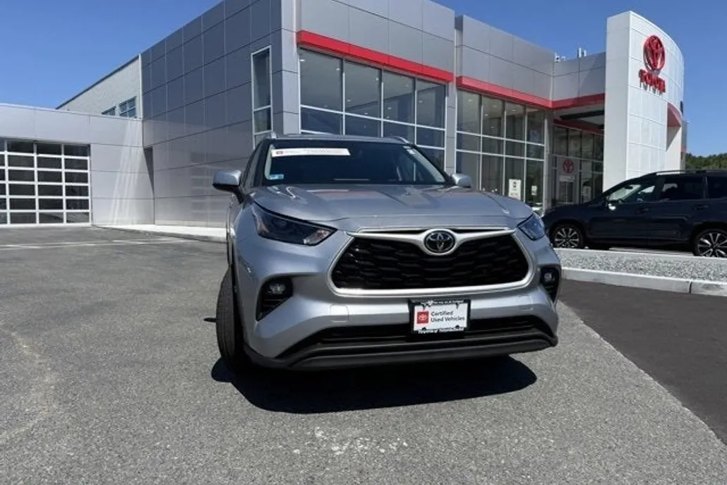 2022 Toyota Highlander XLE photo 1