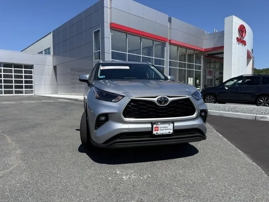 2022 Toyota Highlander XLE photo 1