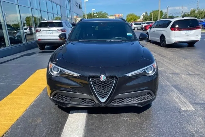 2022 Alfa Romeo Stelvio Ti photo 1