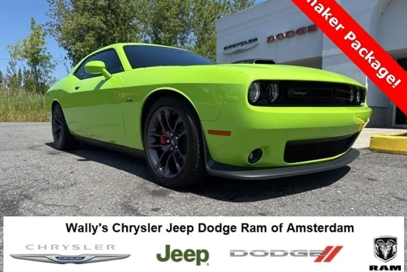 2023 Dodge Challenger R/T photo 1