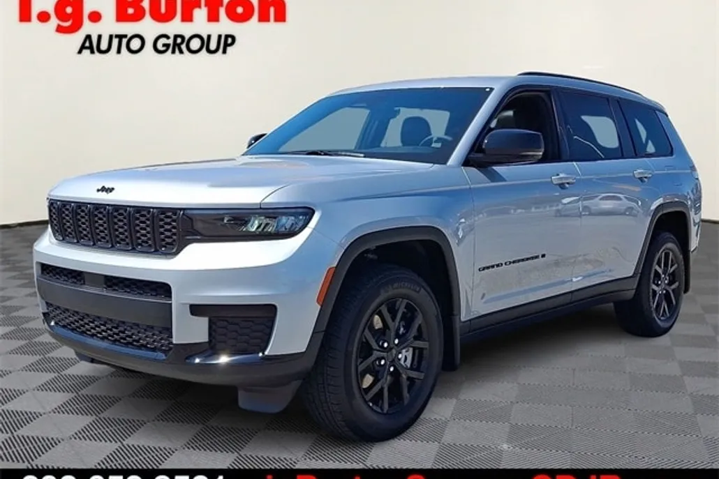 2025 Jeep Grand Cherokee Altitude photo 1