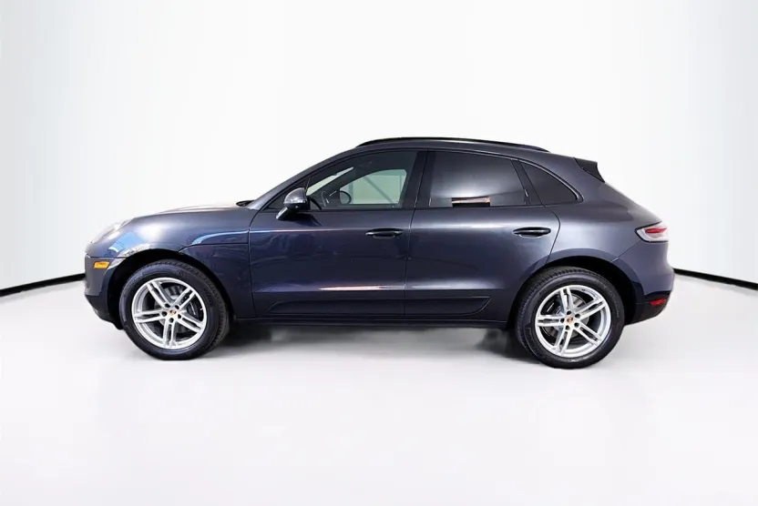 2021 Porsche Macan Base photo 1