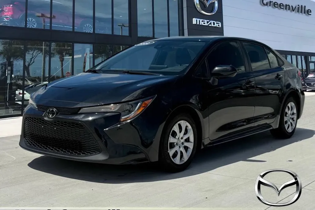 2022 Toyota Corolla LE photo 1