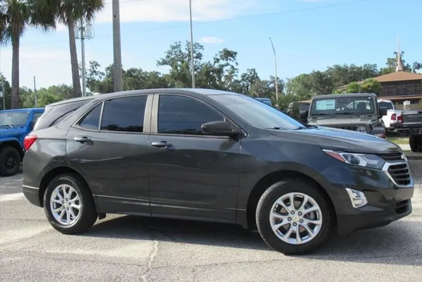 2020 Chevrolet Equinox LS photo 1