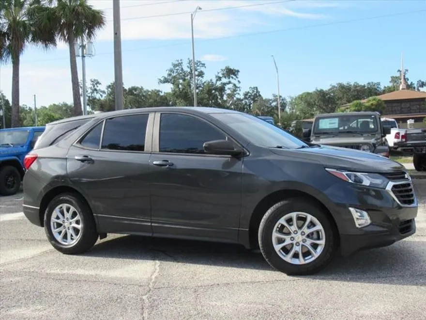 2020 Chevrolet Equinox LS photo 1