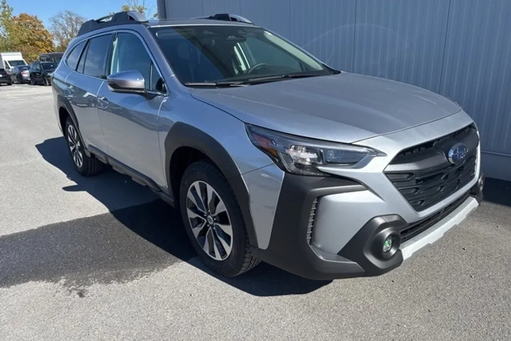 2025 Subaru Outback Touring XT photo 1