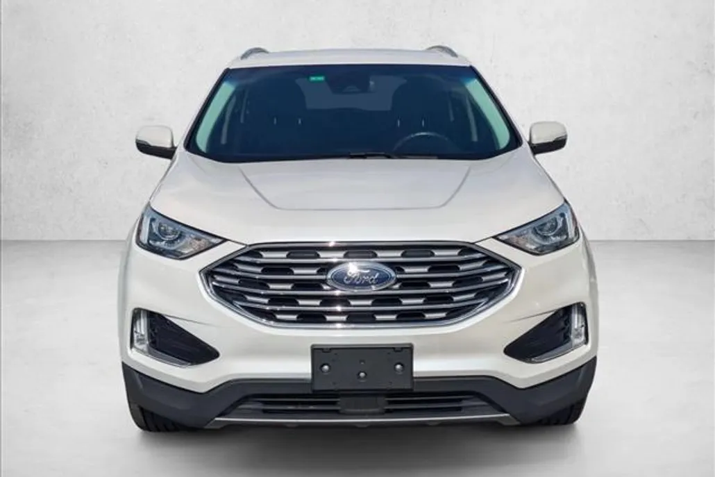 2019 Ford Edge Titanium photo 1
