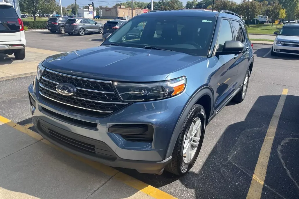 2020 Ford Explorer XLT photo 1