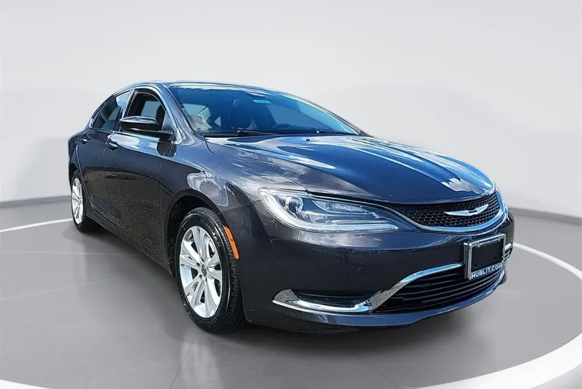 2016 Chrysler 200 Limited photo 1