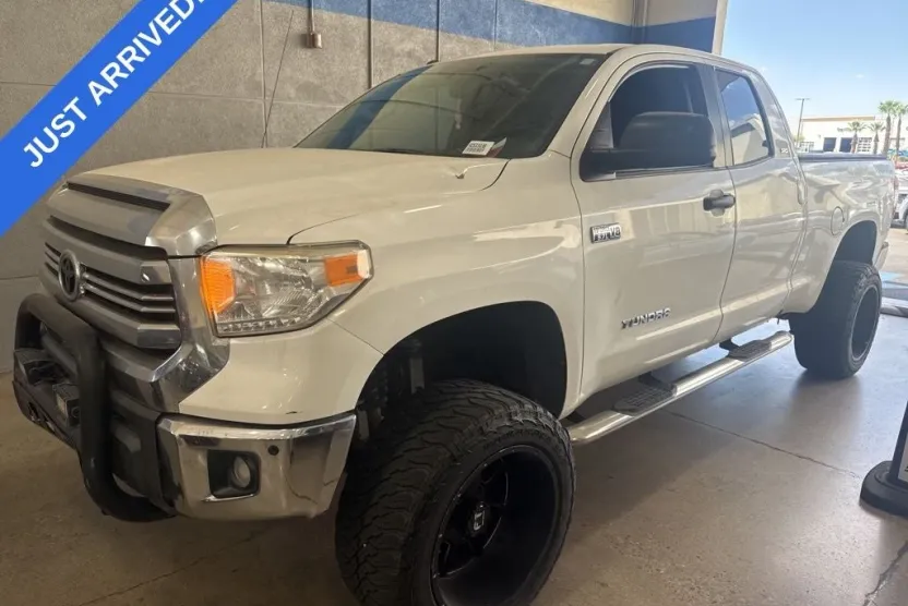 2016 Toyota Tundra SR5 photo 1