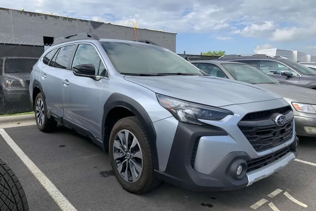 2023 Subaru Outback Limited photo 1