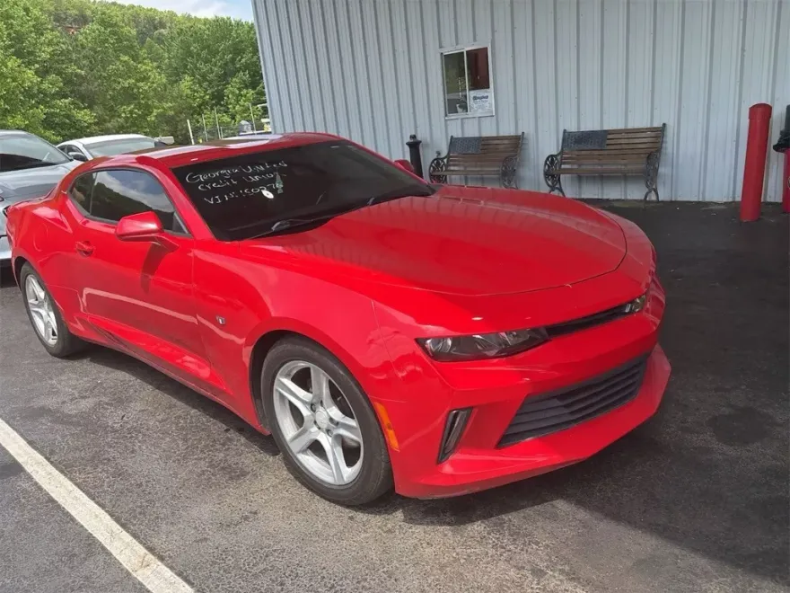2017 Chevrolet Camaro 1LT photo 1