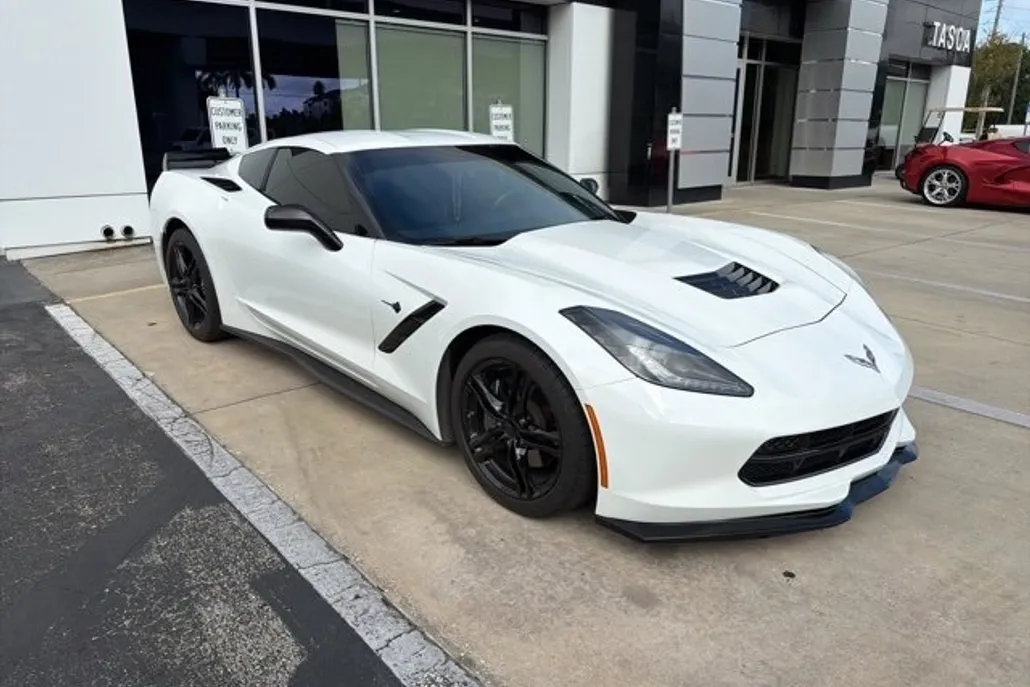 2017 Chevrolet Corvette Stingray 1LT photo 1
