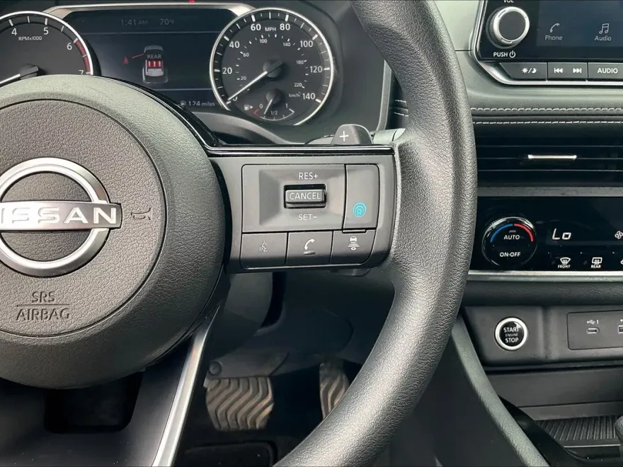 2023 Nissan Rogue SV photo 18