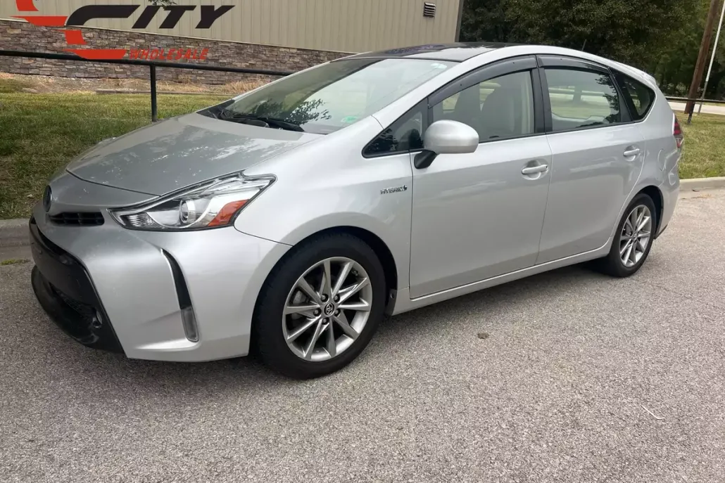 2017 Toyota Prius V Five photo 1