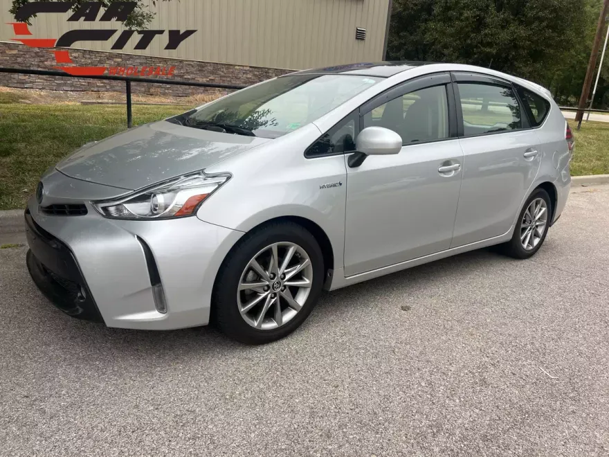 2017 Toyota Prius V Five photo 1