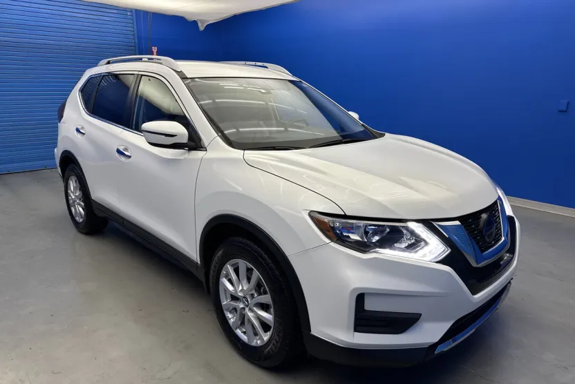 2020 Nissan Rogue SV photo 1