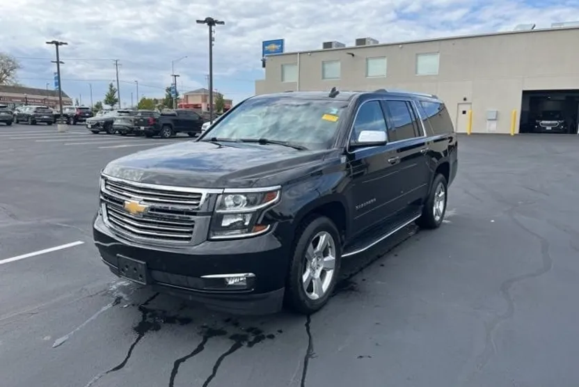 2019 Chevrolet Suburban Premier photo 1