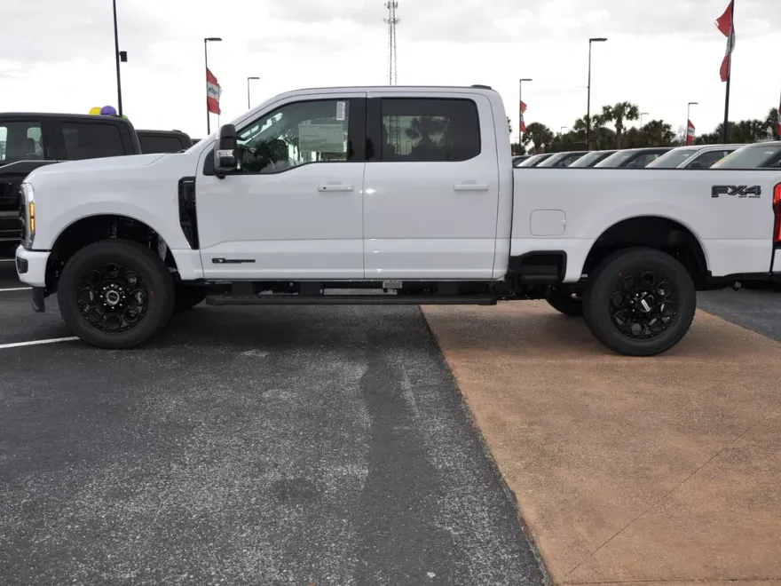 2025 Ford F-250 Lariat photo 2
