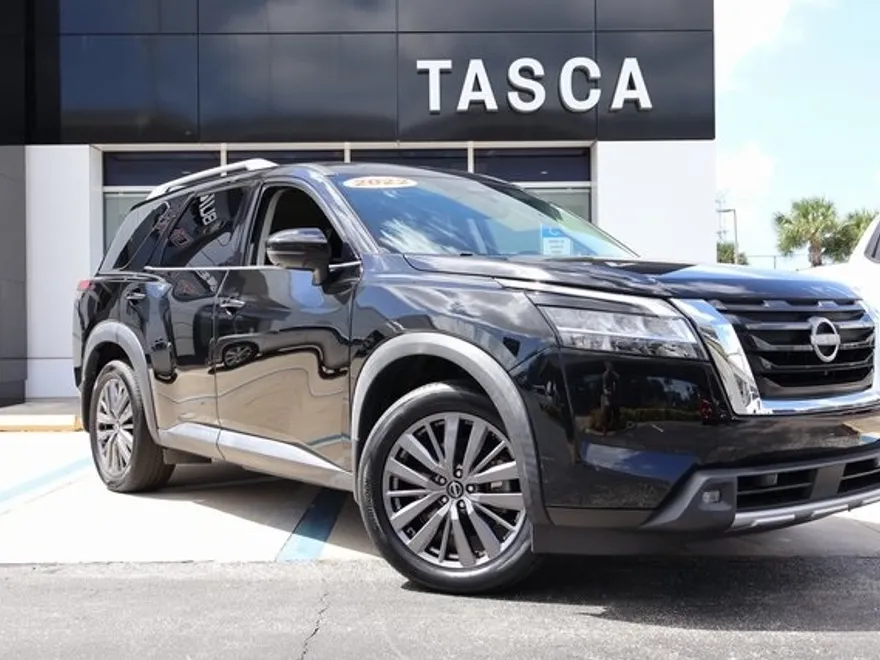 2022 Nissan Pathfinder SL photo 1