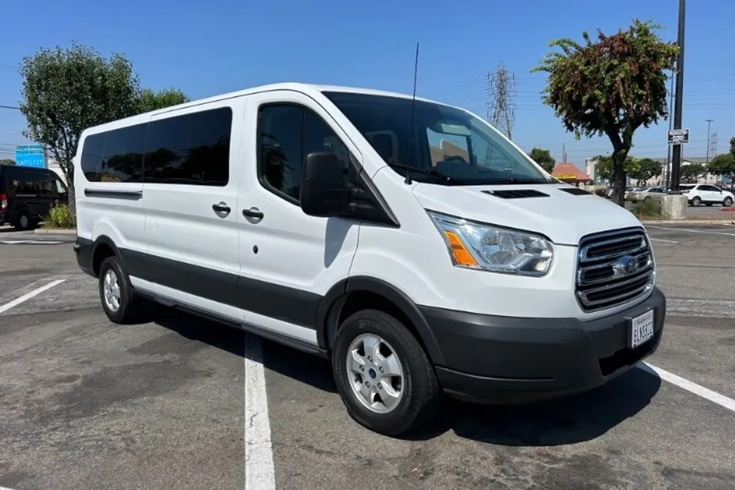 2017 Ford Transit XLT photo 1