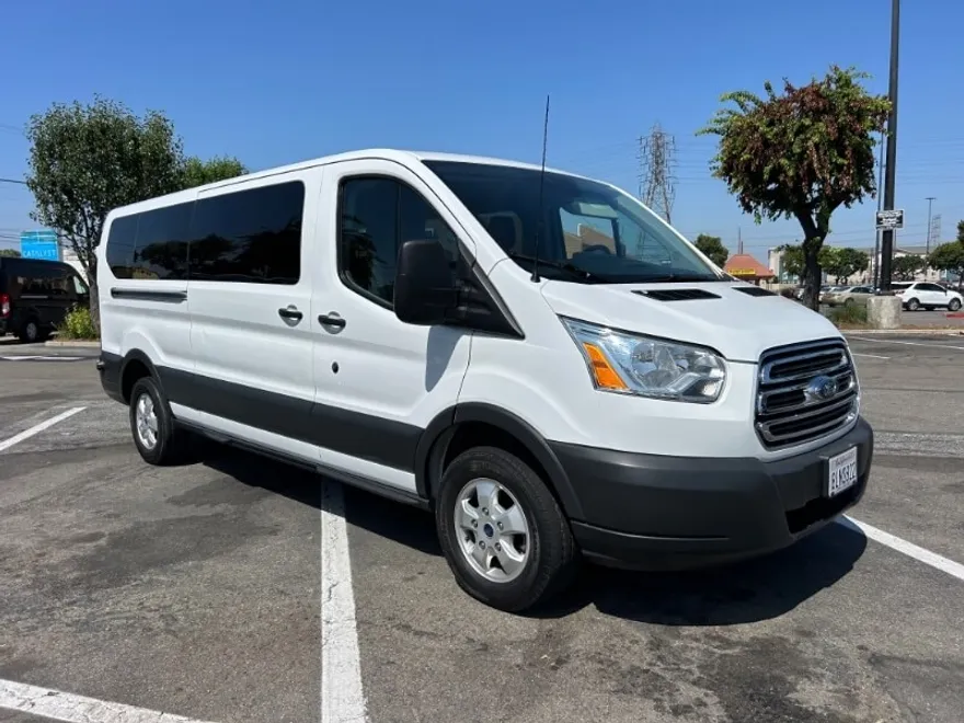 2017 Ford Transit XLT photo 1