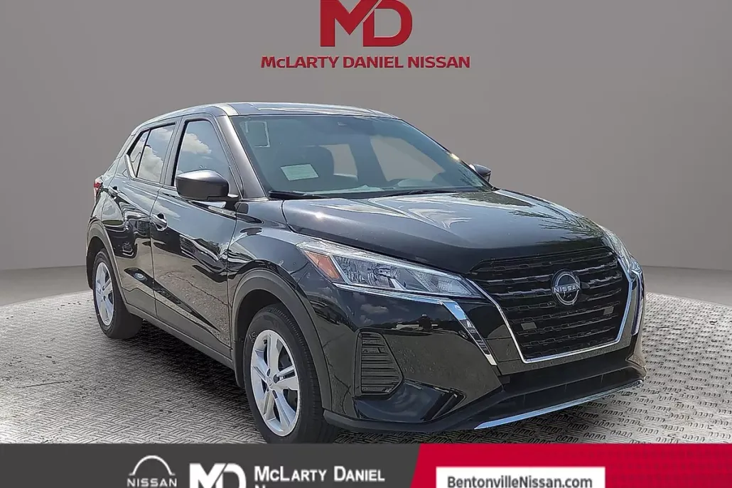 2025 Nissan Kicks Play S photo 1