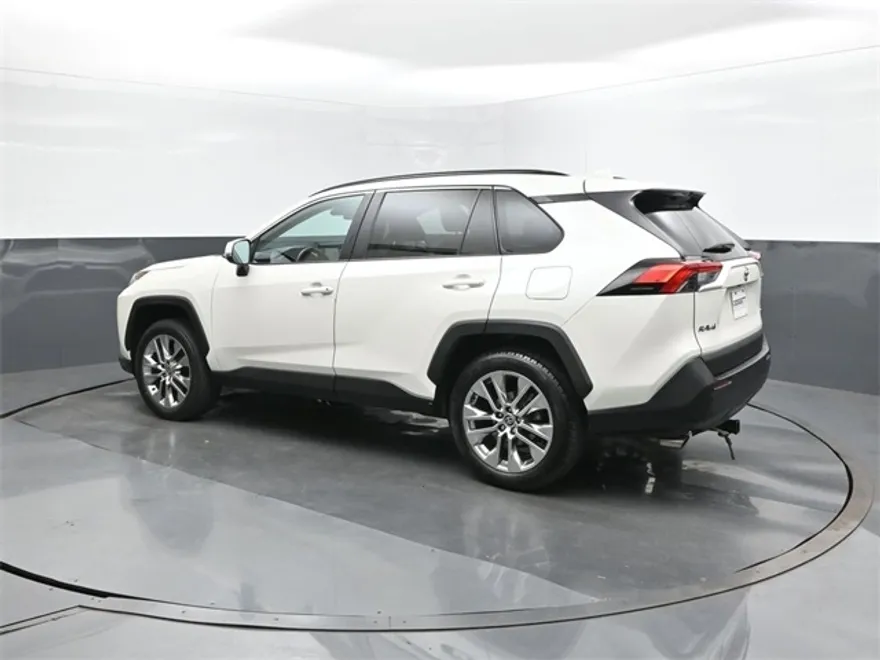 2021 Toyota RAV4 XLE Premium photo 1