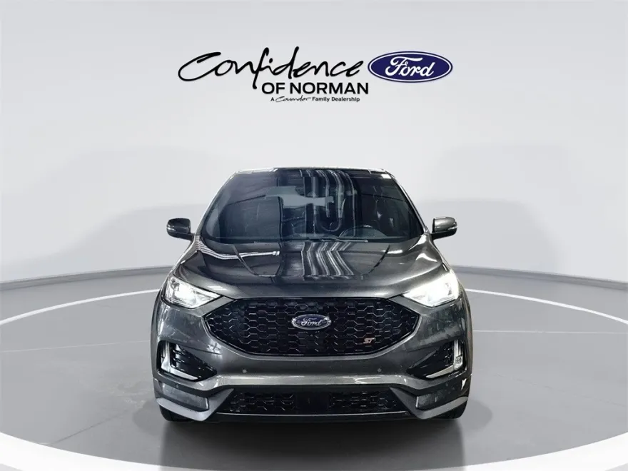 2020 Ford Edge ST photo 1