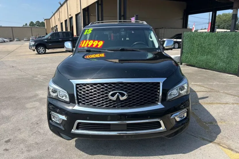 2015 Infiniti QX80 photo 1